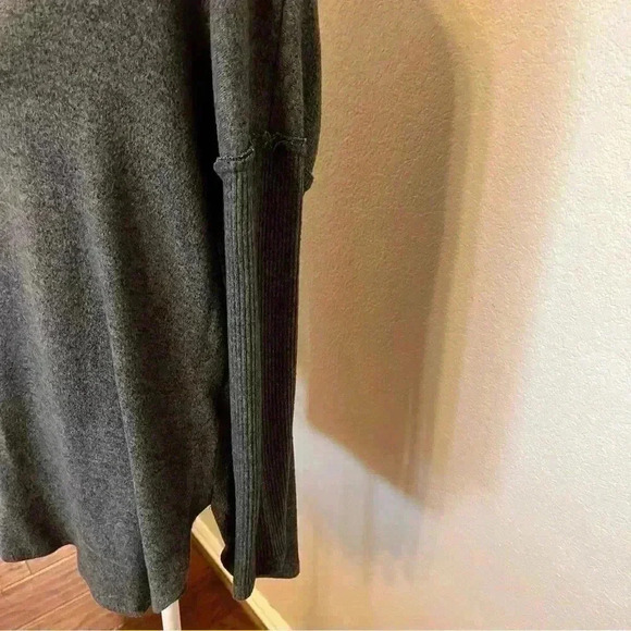Bobeau ribbed sleeve oversize fit thin sweater in gray & black size small - Picture 12 of 15